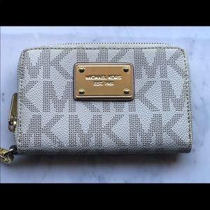 Michale Kors wristlet ❣️✨